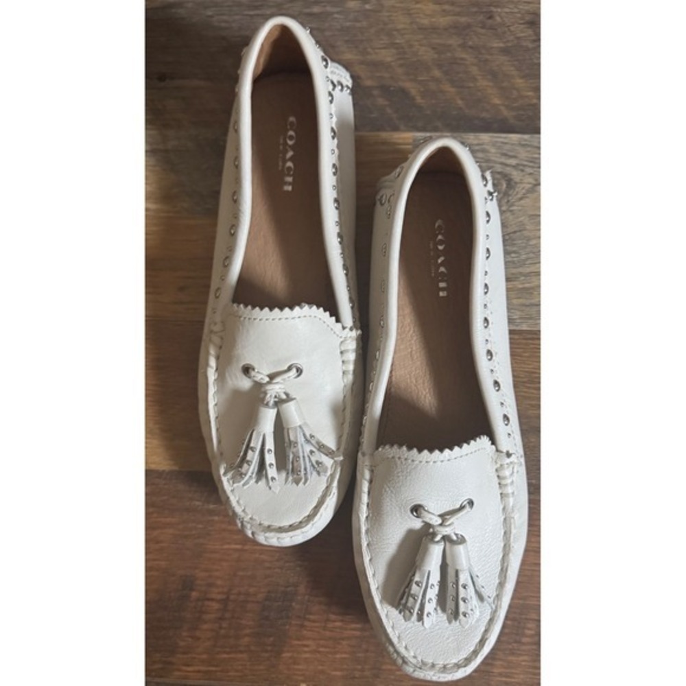 Coach Loafer Mocassins Flat Beige Cream Off White Tassels Detail Size 6.5‎